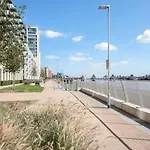 Apartment In Royal Docks London